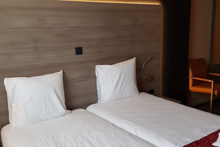 Room 16 of 64