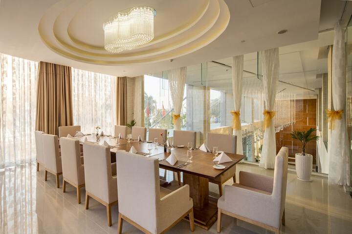 Dining 69 of 86