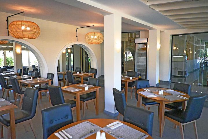 Dining 83 of 123