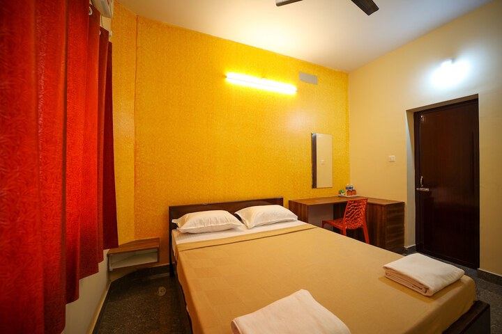Room 6 of 14