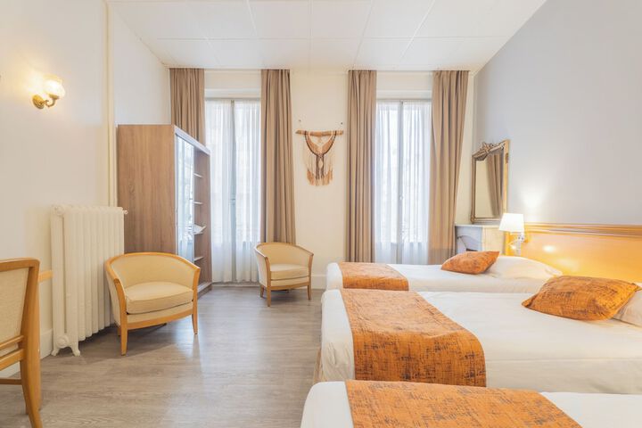Room 44 of 100