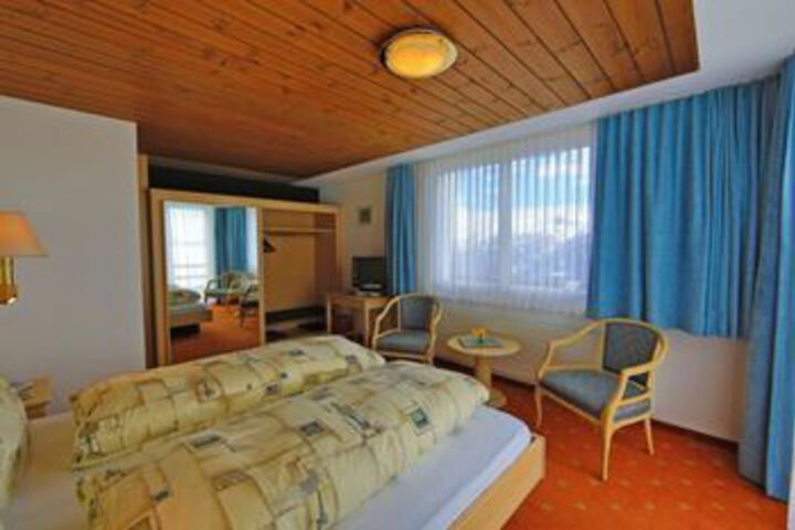 Room 34 of 73