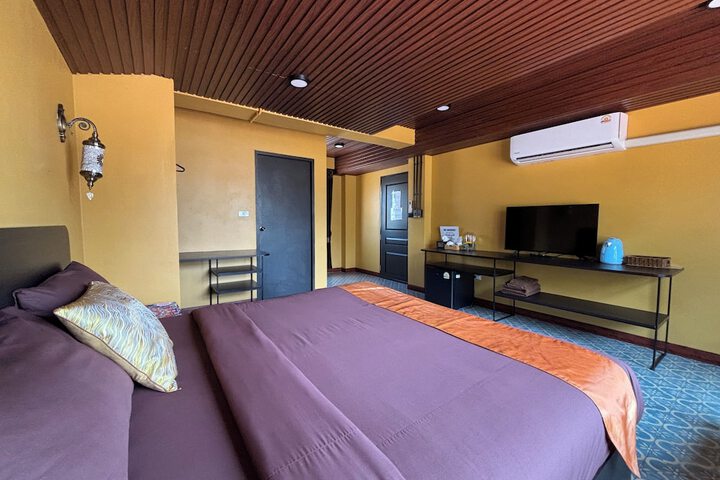 Room 16 of 94