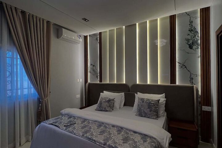 Room 4 of 20