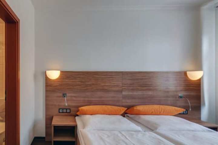Room 6 of 21