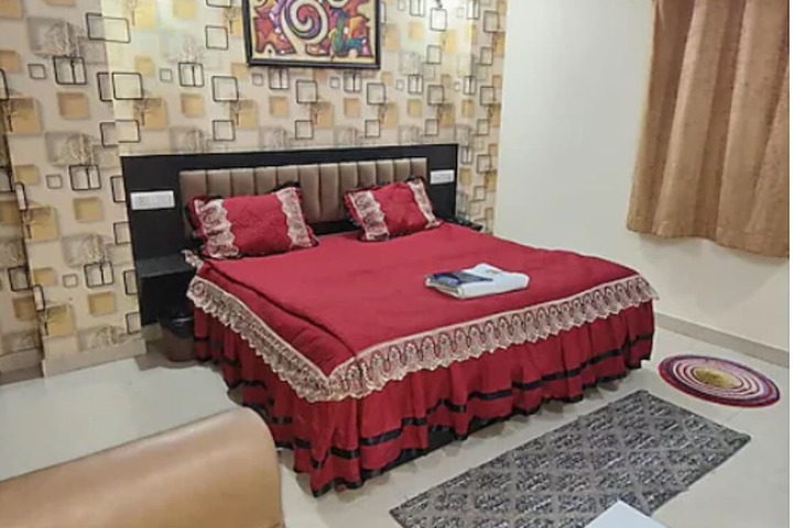 Room 5 of 13