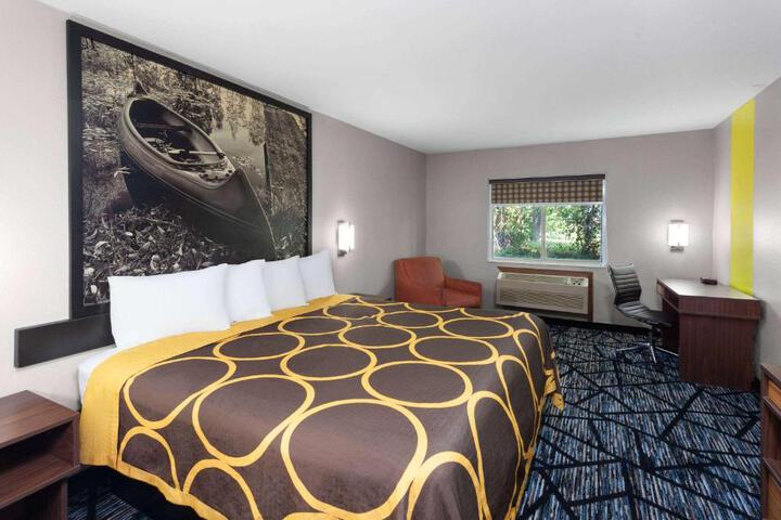 1 King Bed (16 of 17)