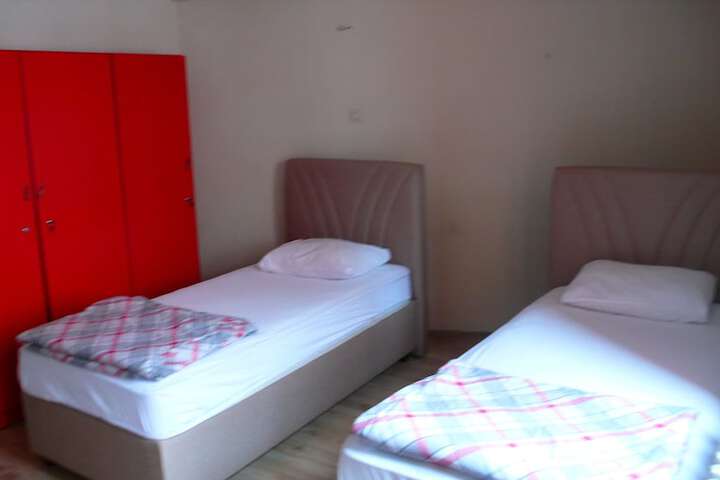 Room 6 of 25