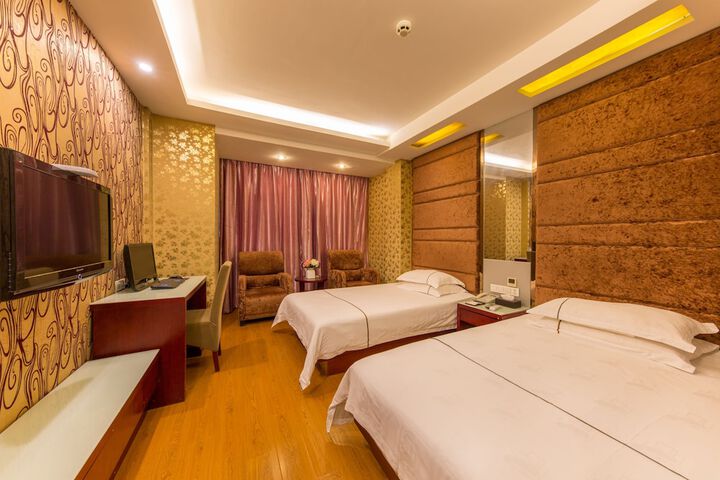 Room 7 of 16