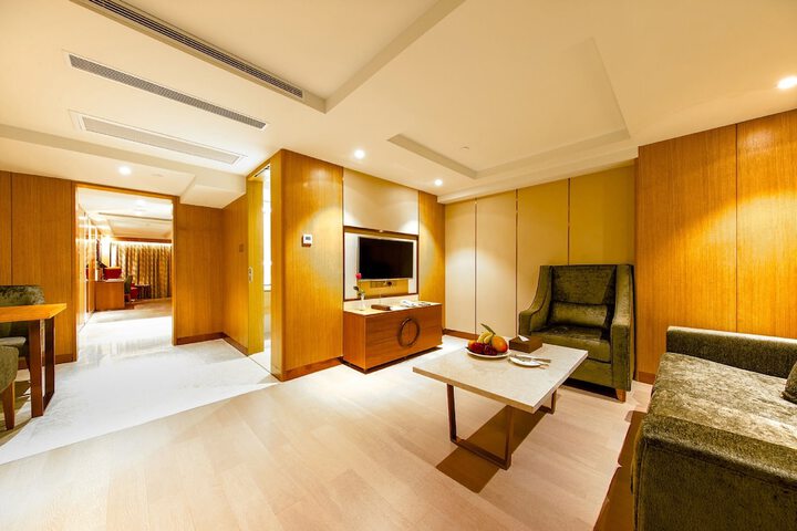 Room 10 of 36