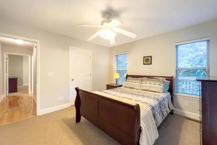 Exterior of 5min to Tubing!Pool Table hot tub, game room, Sleeps 10!