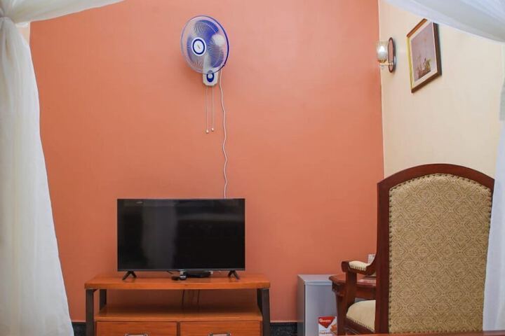 Room 13 of 77