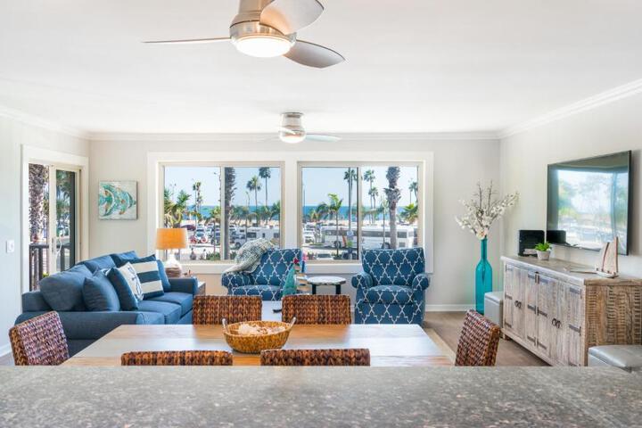 600 E Oceanfront 2B in Newport Beach, CA