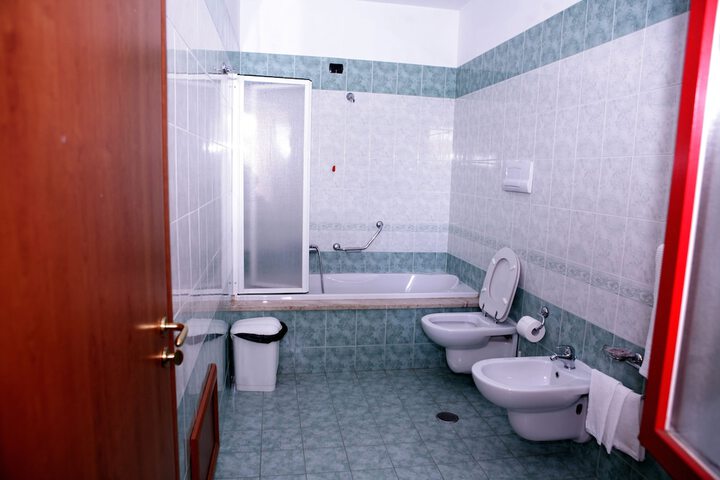 Room 10 of 23