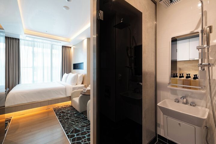 Room 7 of 15