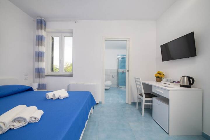 Room 3 of 33