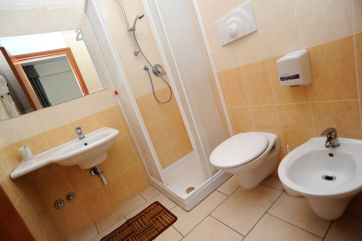 Room 15 of 52