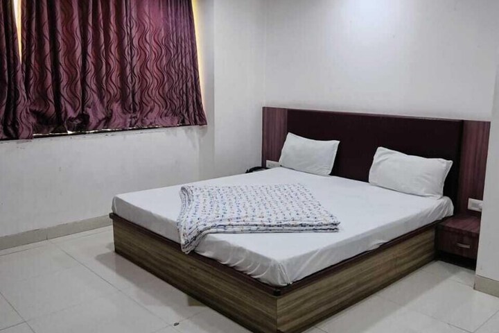 Room 5 of 32