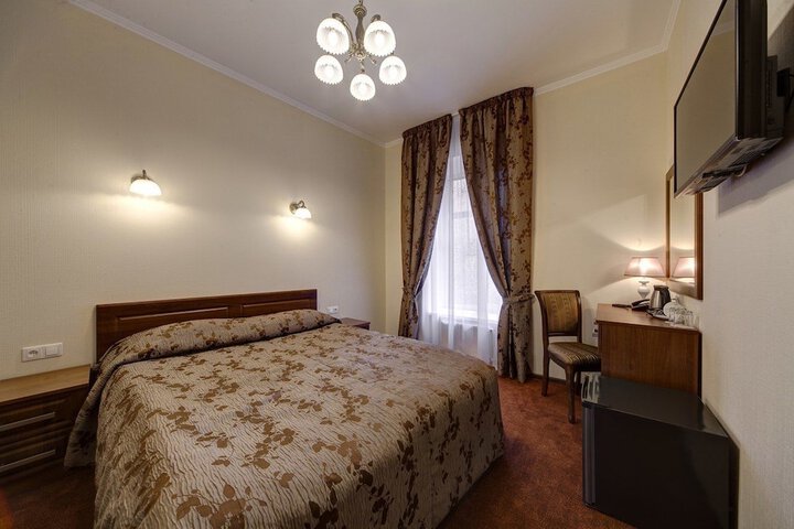 Room 4 of 83