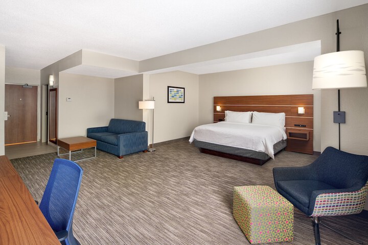 Room 11 of 37