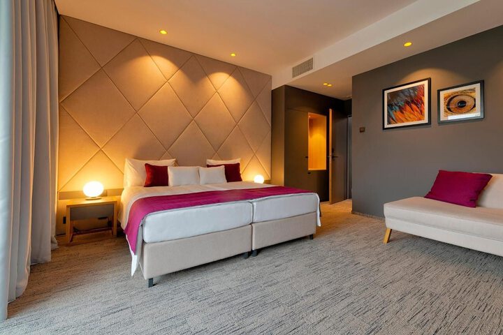 Room 13 of 49