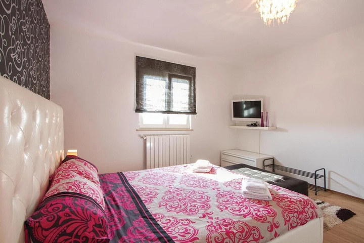 Room 2 of 16