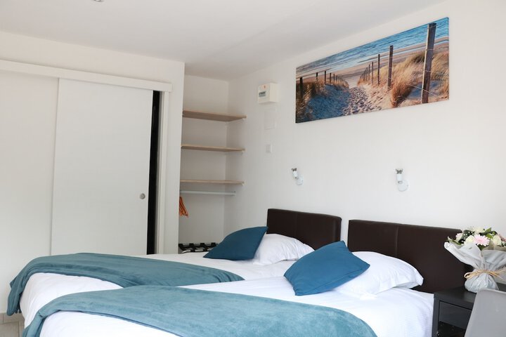 Room 2 of 27