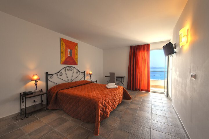 Room 5 of 48