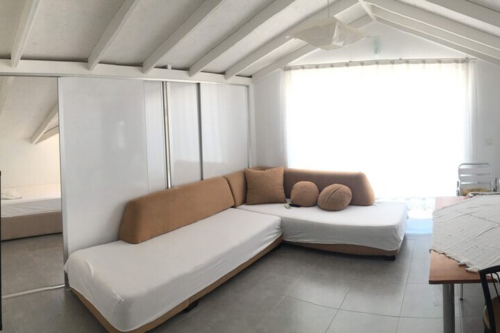Room 26 of 83