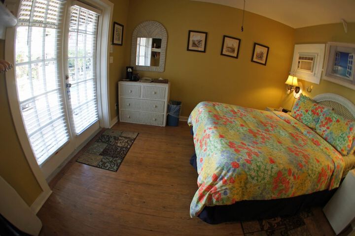 Room 21 of 192