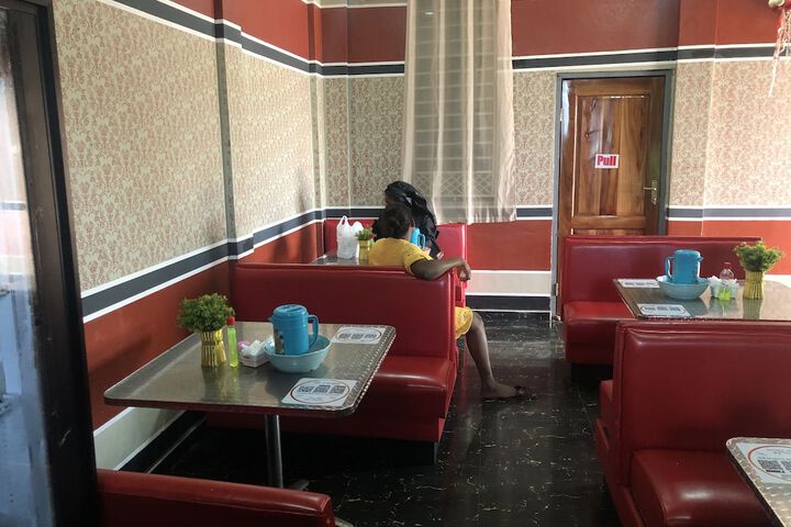 Dining 40 of 60