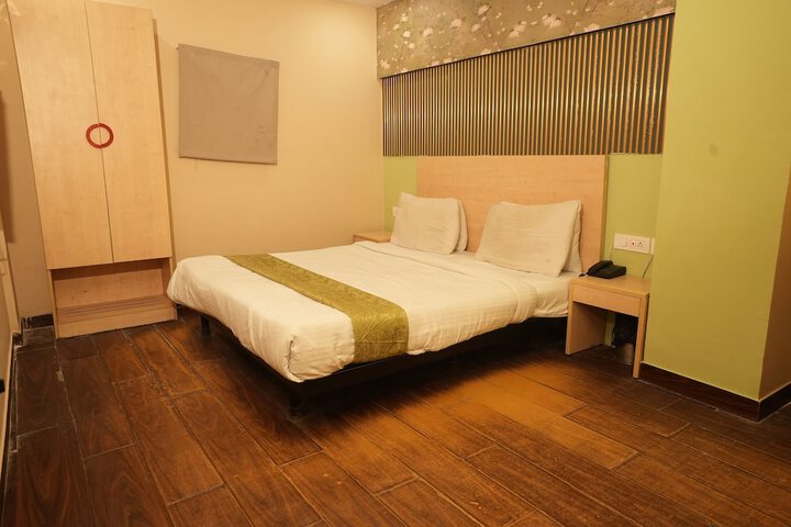 Room 27 of 46