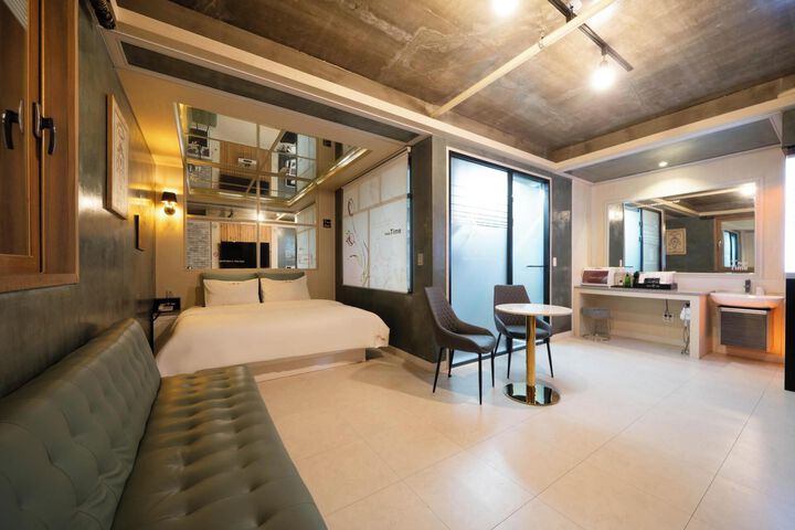 Room 14 of 74