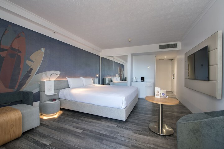 Room 2 of 105