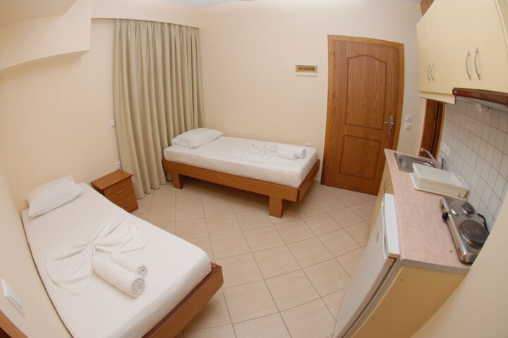 Room 4 of 35