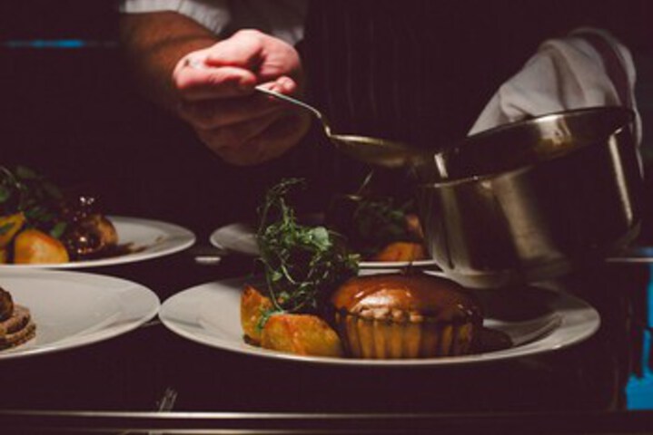 Dining 4 of 16