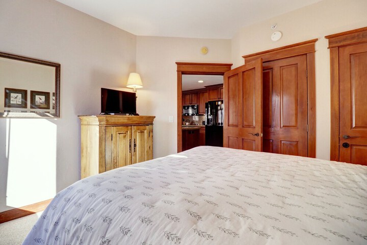 Room 4 of 43