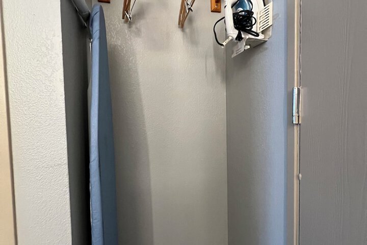 Iron/ironing board