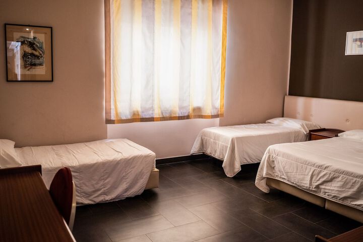 Room 16 of 32