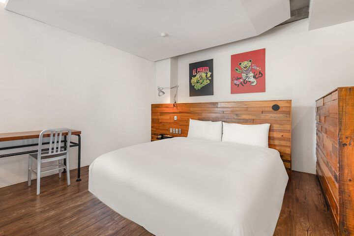 Room 121 of 201