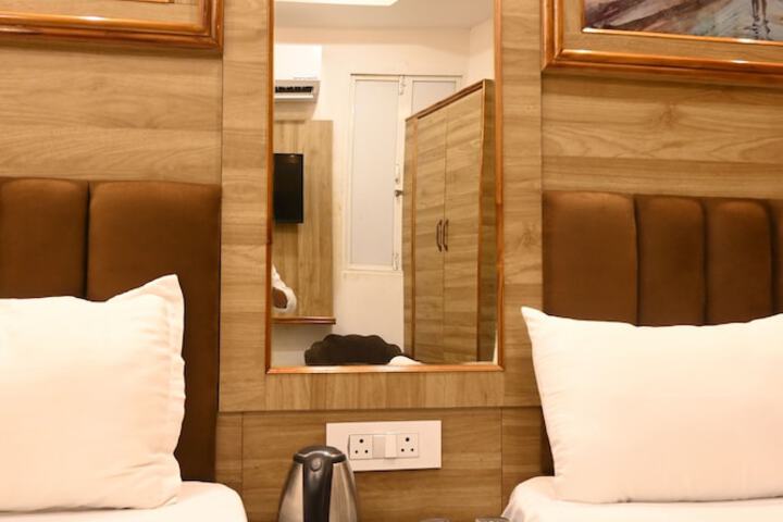 Room 47 of 86