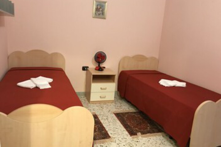 Room 14 of 27