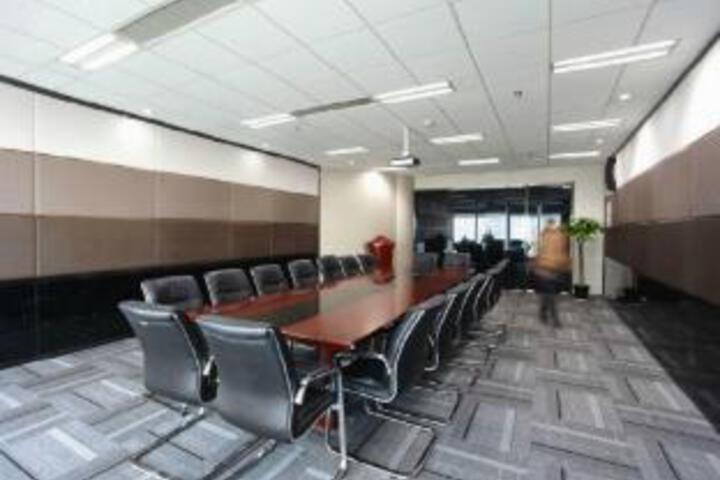 Room 8 of 16