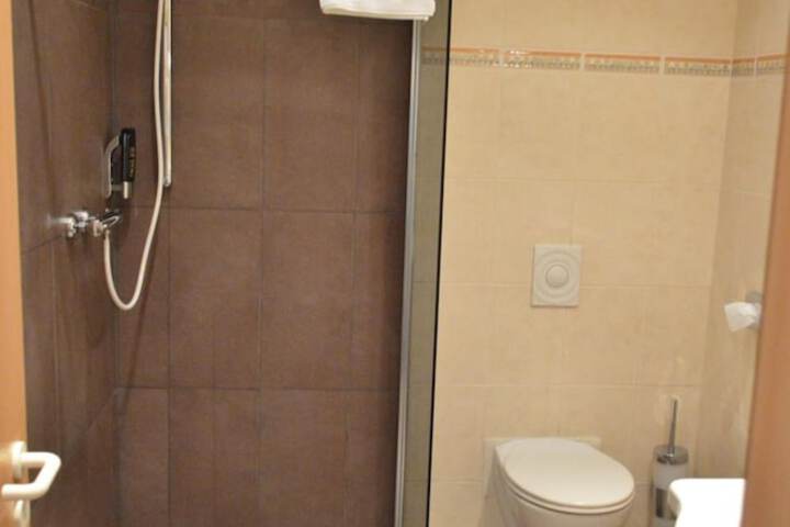 Room 15 of 29