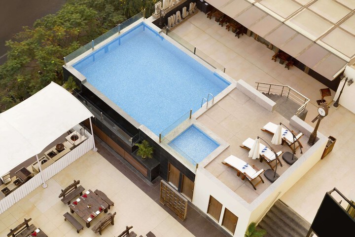 Pools & Facilities