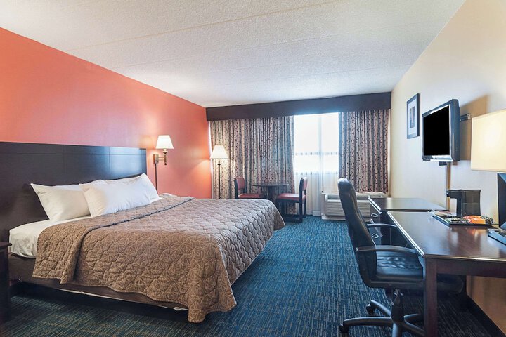 1 King Bed (9 of 12)