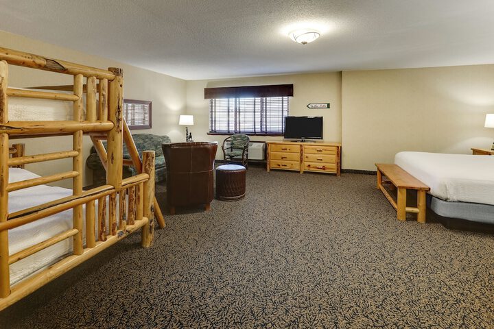 Deluxe King Bed (16 of 26)