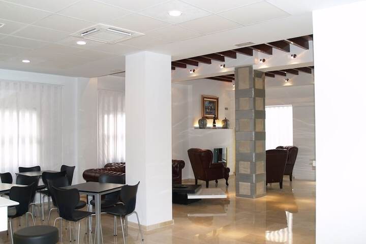 Lounge 50 of 62