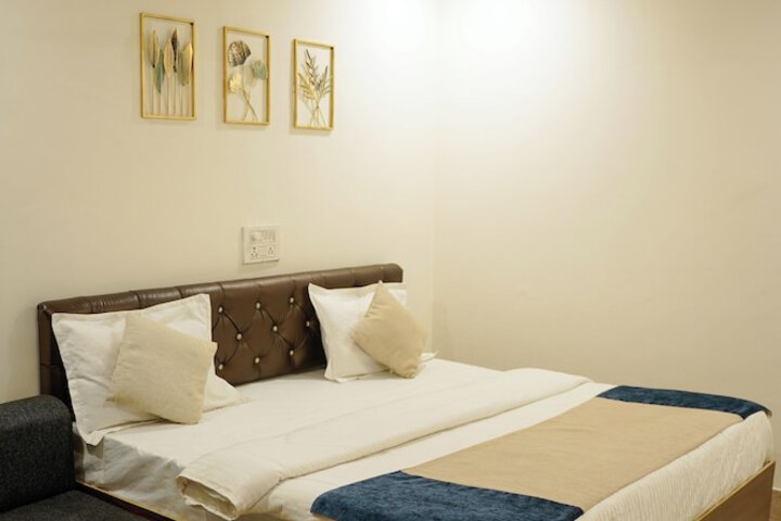 Room 3 of 47