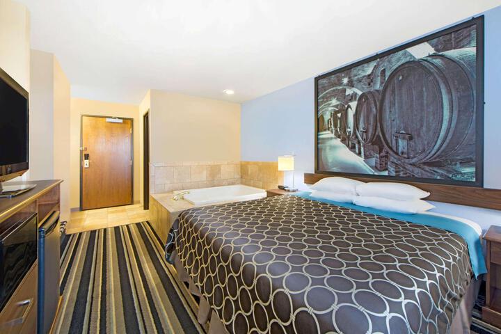 1 King Bed (1 of 4)